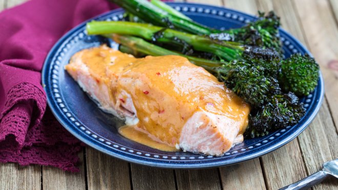 BAKED SALMON WITH PEANUT BUTTER GLAZE