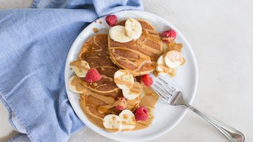 PEANUT BUTTER PROTEIN PANCAKES